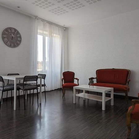 Le Thannois - Appartement 2 Chambres, Salon, Cuisine Equipee, Parking Et Wifi Gratuit Miluza Zewnętrze zdjęcie