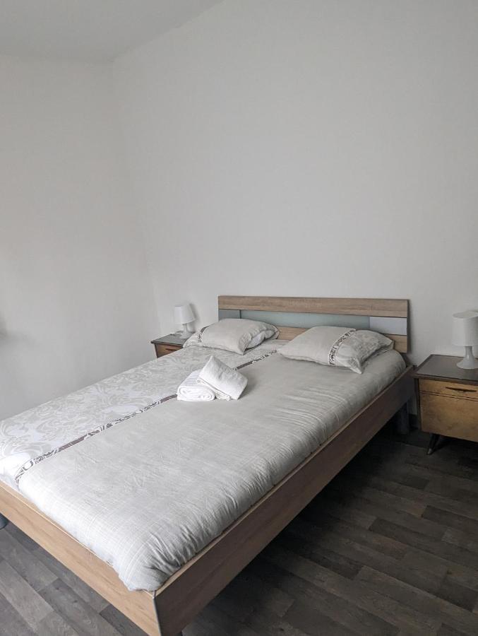 Le Thannois - Appartement 2 Chambres, Salon, Cuisine Equipee, Parking Et Wifi Gratuit Miluza Zewnętrze zdjęcie