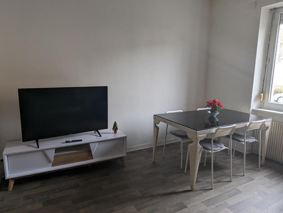 Le Thannois - Appartement 2 Chambres, Salon, Cuisine Equipee, Parking Et Wifi Gratuit Miluza Zewnętrze zdjęcie