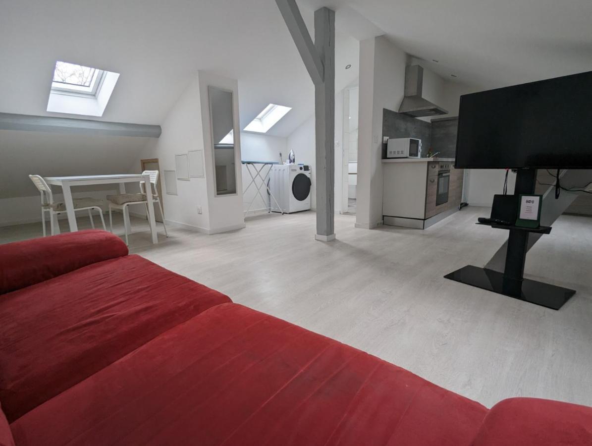 Le Thannois - Appartement 2 Chambres, Salon, Cuisine Equipee, Parking Et Wifi Gratuit Miluza Zewnętrze zdjęcie