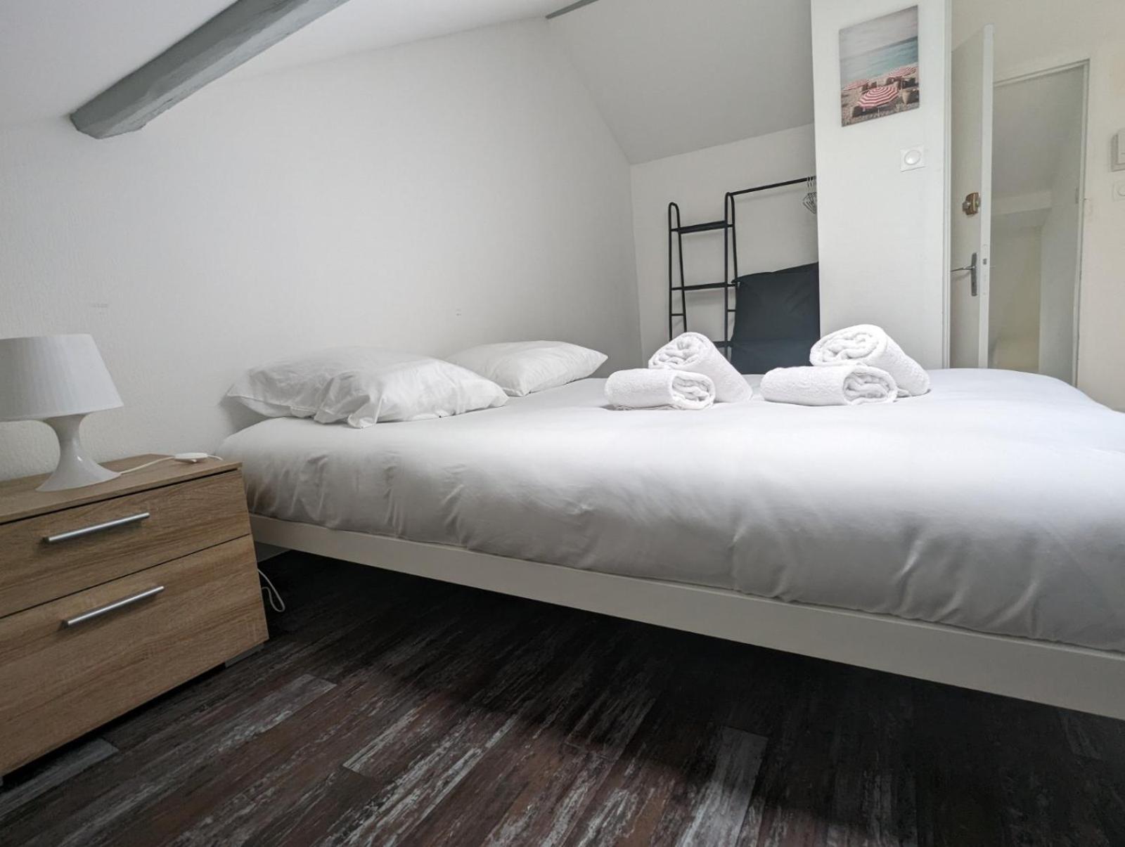 Le Thannois - Appartement 2 Chambres, Salon, Cuisine Equipee, Parking Et Wifi Gratuit Miluza Zewnętrze zdjęcie